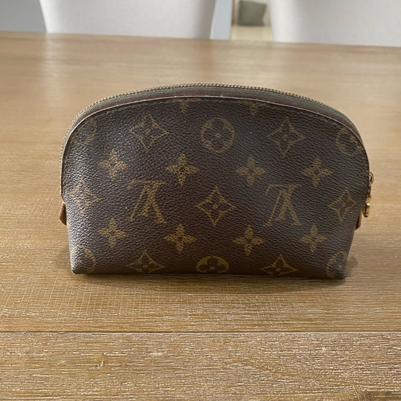 Louis Vuitton Cosmetic Bag - Picture 2 of 11